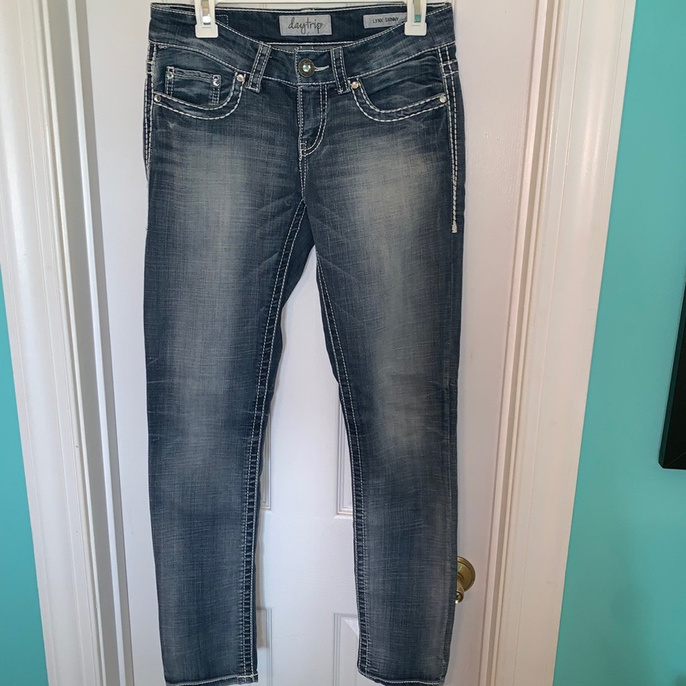 Buckle skinny jeans